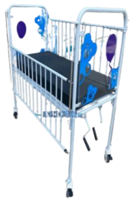 CAMA CUNA PEDIÁTRICA DE 4 PLANOS CON CABECEROS EN ACRILICO, CON RUEDAS